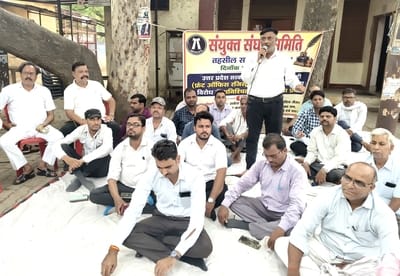 Anger unabated; lawyers' and petition writers' strike continues.
