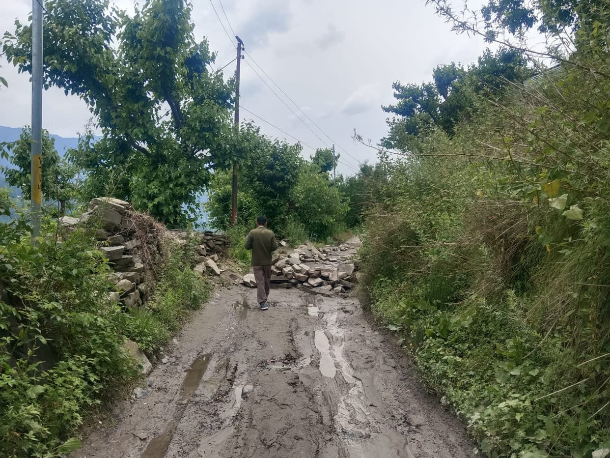 Closure of Khabal-Jagatwani road affects residents of 11 villages