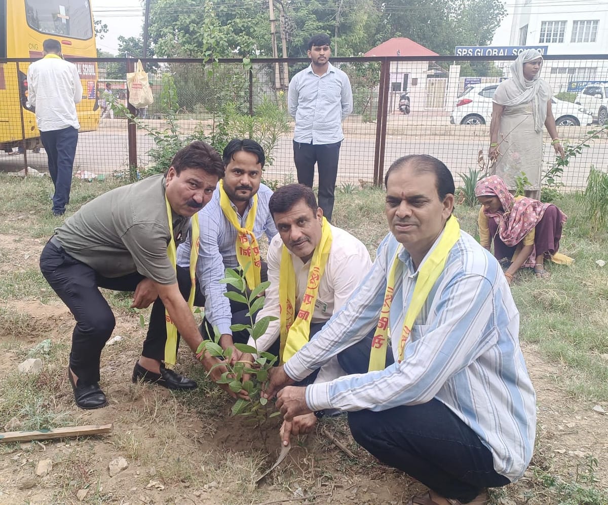Rewari News: जन्मदिवस पर किया पौधरोपण, 10,000 पौधों के संरक्षण का लिया संकल्प