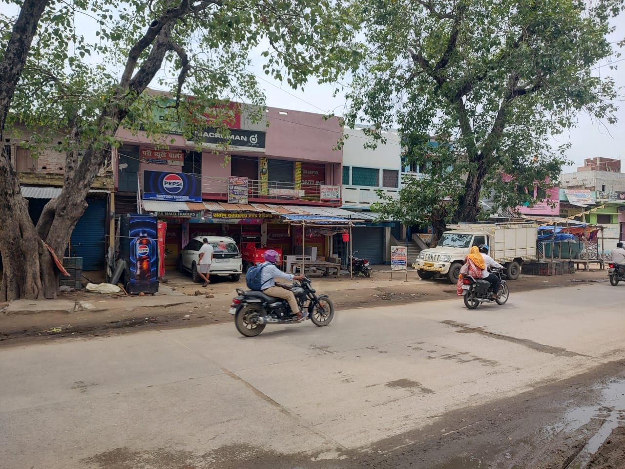 आरोपी रेहान की गिरफ्तारी को लेकर बांके बाजार का दुकानें बंद, बाजार में पसरा सन्नाटा