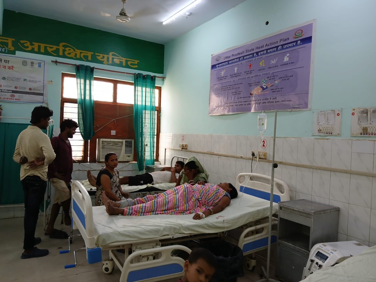 बृहस्पतिवार को जिला अस्पताल में भर्ती मरीज। संवाद