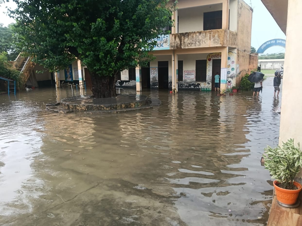 Waterlogging in several schools due to rain; children had to return home on the very first day.