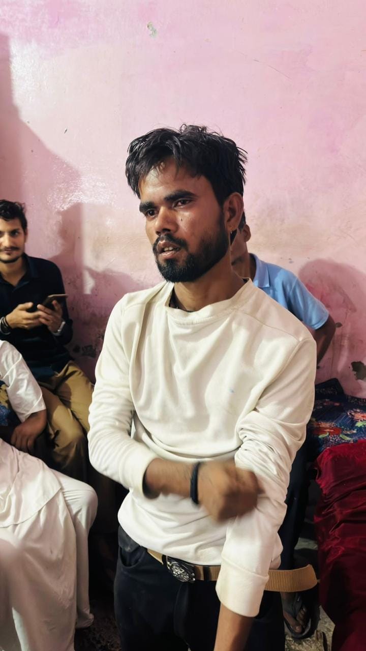 A young man drowned in the Yamuna River in Bateshwar, rescued after a struggle by divers who arrived after hearing the cries of his family.