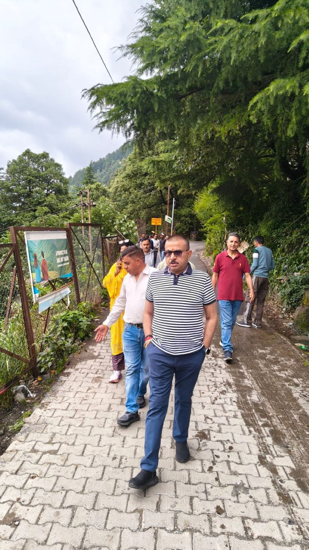 चंबा में डलहौजी के जंद्रीघाट में निरीक्षण के दौरान संयुक्त टीम। जागरूक पाठक