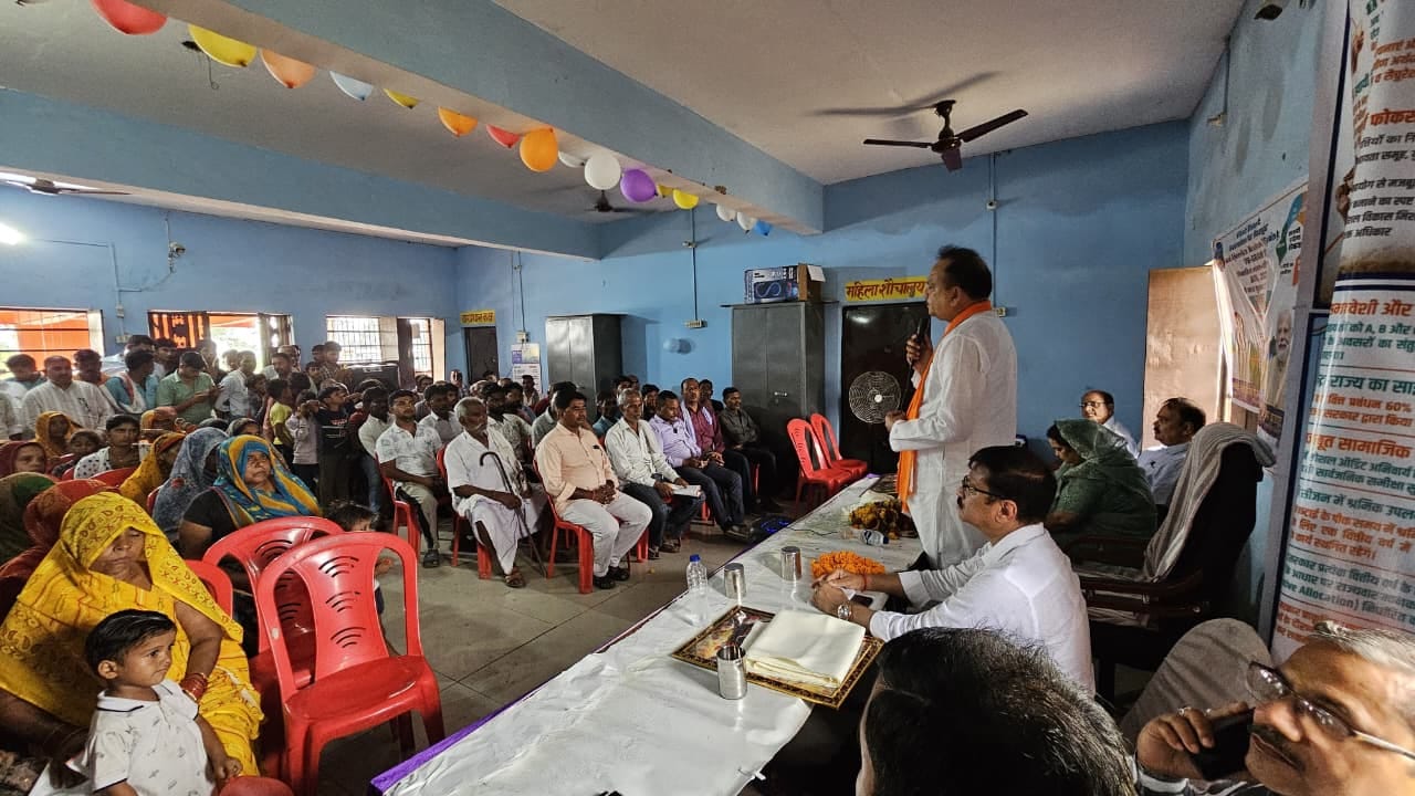 फोटो-19- सम्मेलन में बोलते विधायक माधवेन्द्र प्रताप सिंह रानू। स्रोत आयोजक