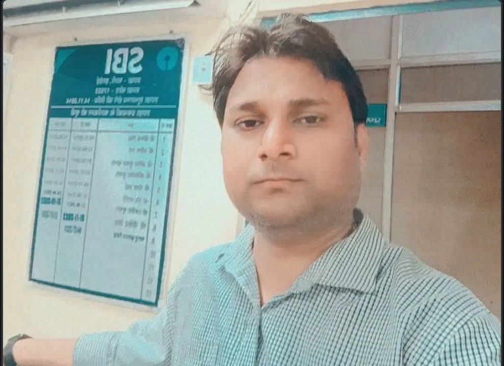 Cashier on bike dies after being hit by vehicle