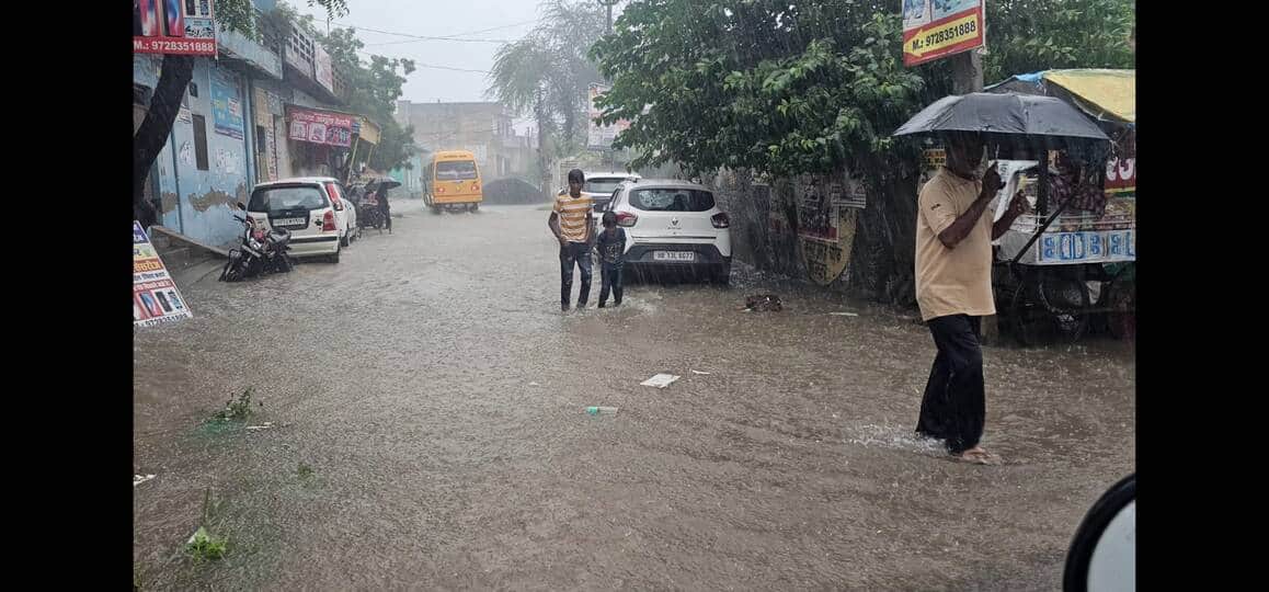 Heavy rains pour down; farmers' faces light up with joy.