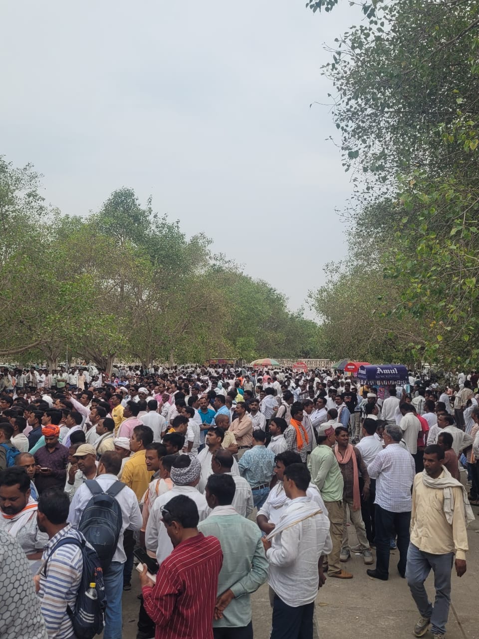 Village employment assistants staged a protest and attempted to lay siege to the Legislative Assembly