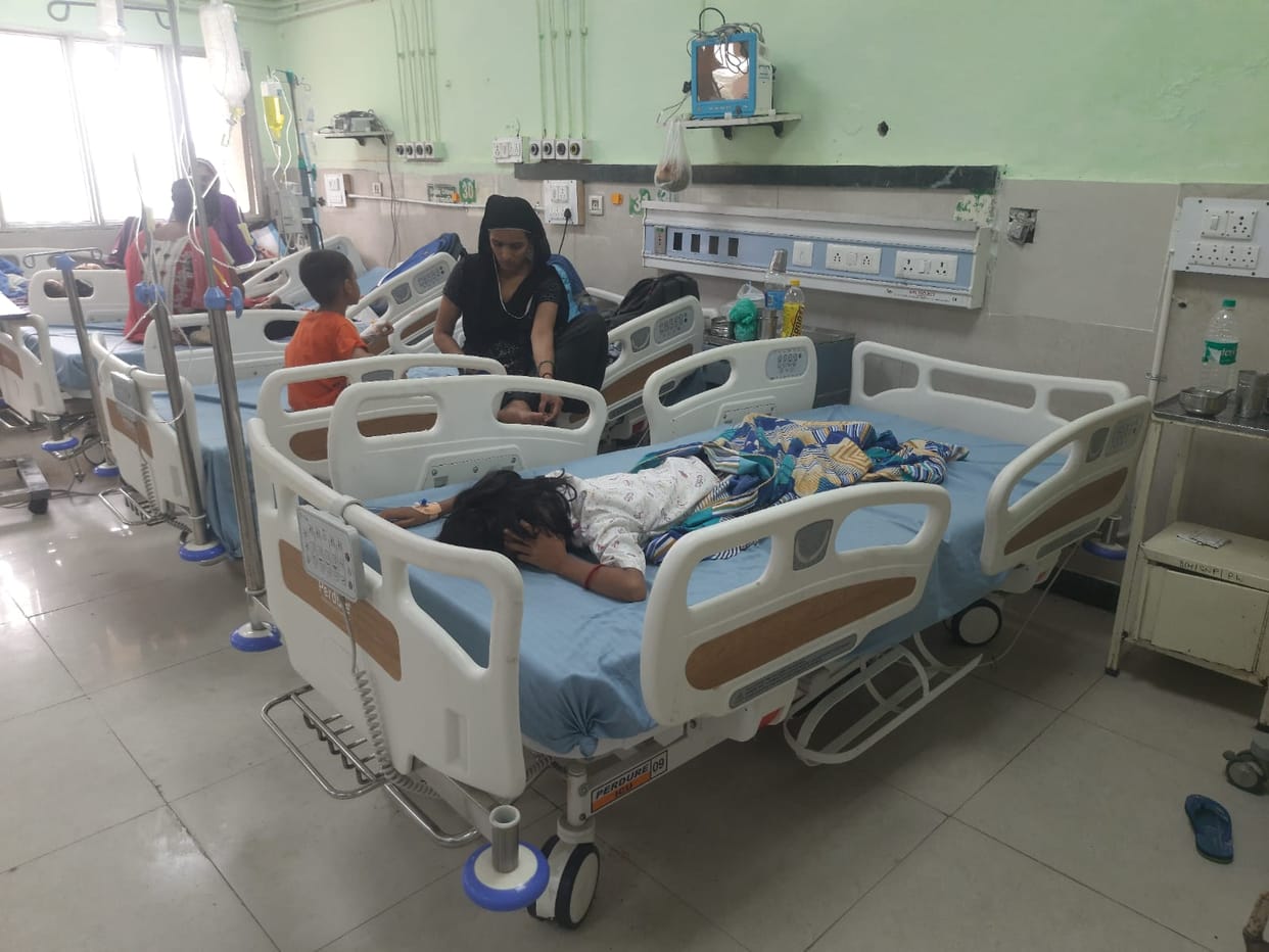 The weather is taking a toll on the health of children, with over 200 infants arriving at the hospital daily.