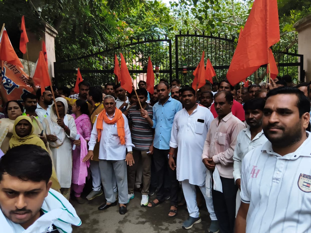 BMS protests at Mini Secretariat over pending demands, warns of agitation