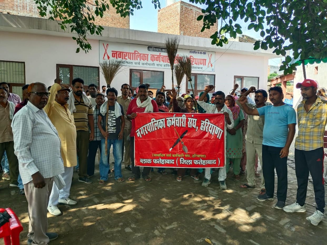 Sanitation workers protest; announce agitation for the 7th if demands are not met