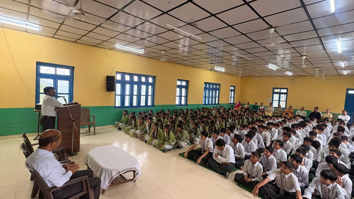 Students should adopt a disciplined routine: Thakur