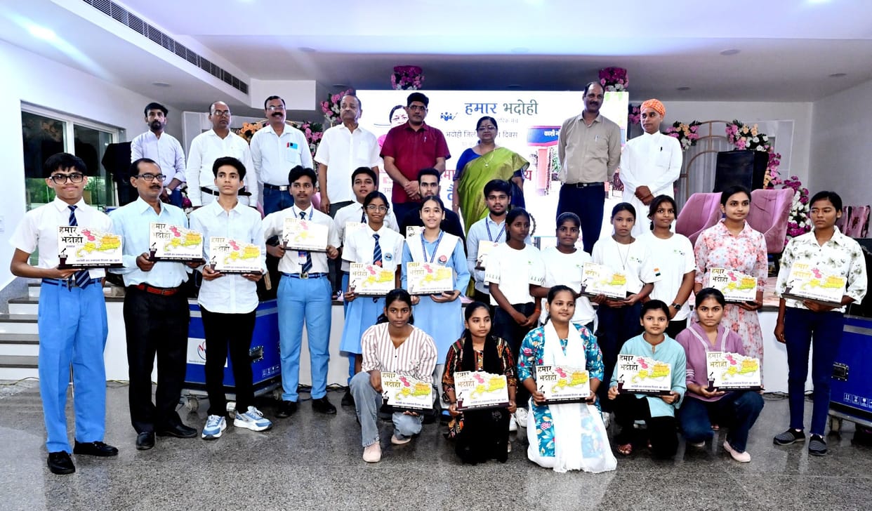 Deliberations on transforming Bhadohi into a global brand, boosting tourism