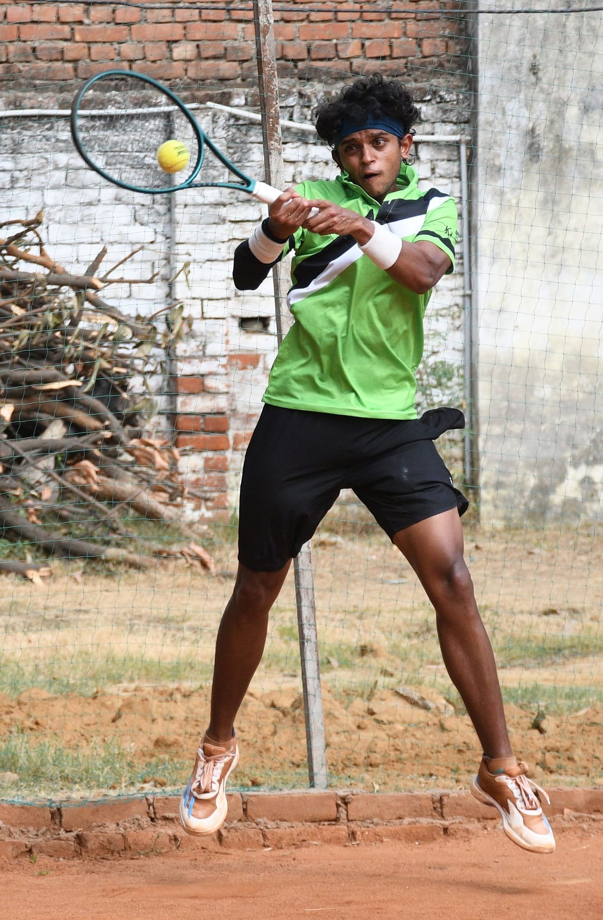Prashant pulls off second consecutive upset, defeats Suraj.
