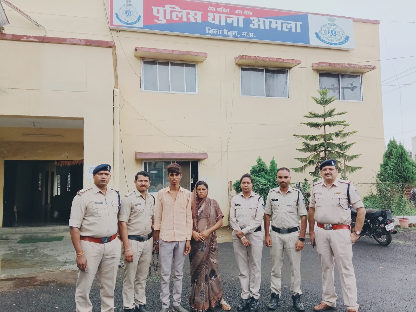 पुलिस की गिरफ्त में आरोपी