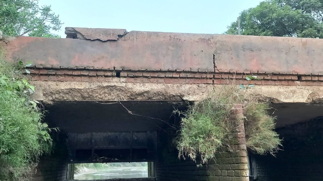canal bridge in bad condition