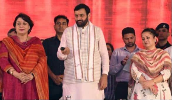 Suspended Congress MLA shared the stage.