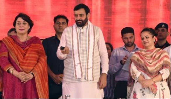 Suspended Congress MLA shared the stage.