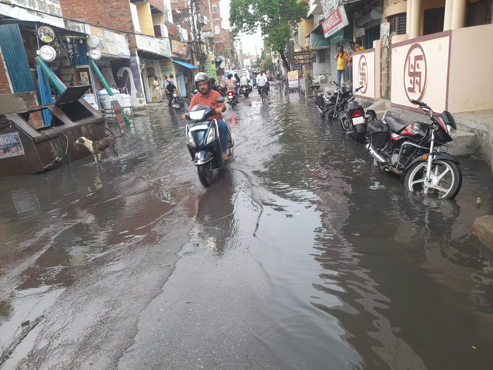 शहर के रूहठ्ठा में भरा पानी ।