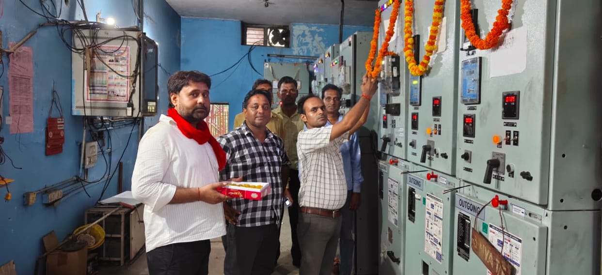 Power out in half the city for eight hours; residents left in distress.