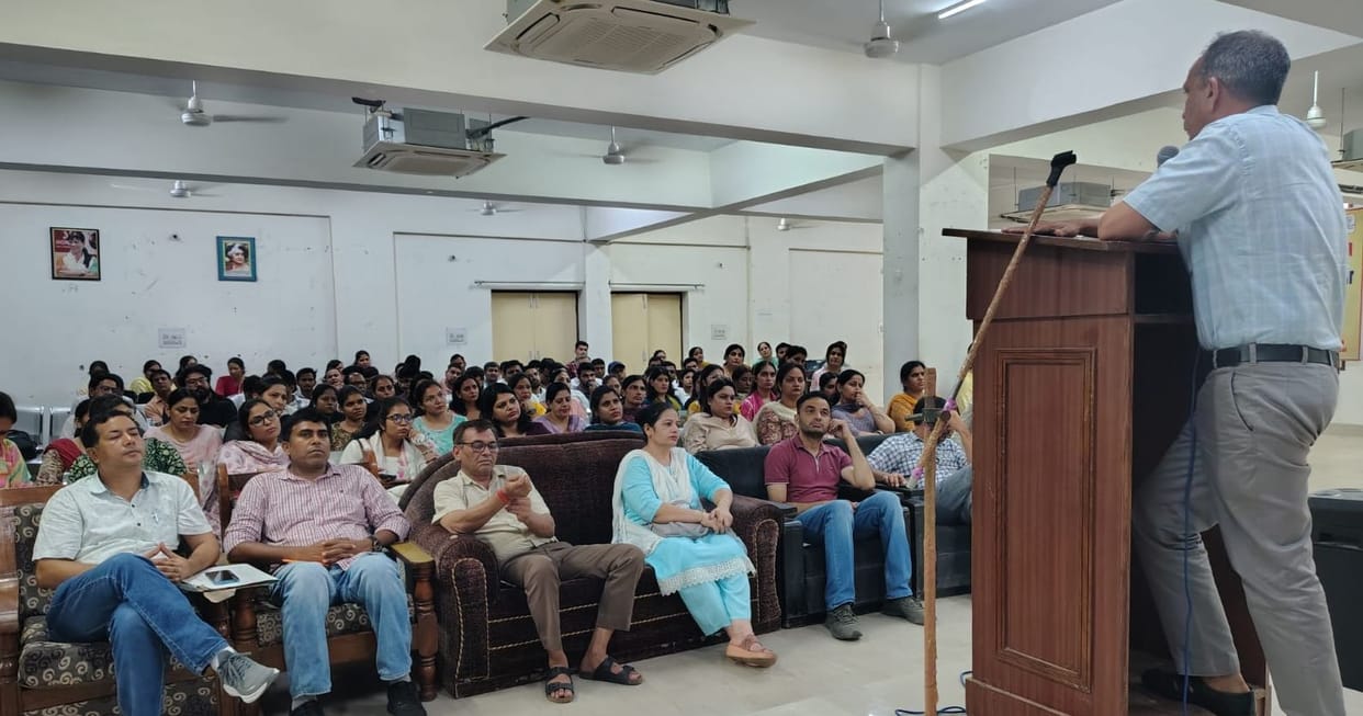Everyone's responsibility is necessary to strengthen the electoral system: Principal