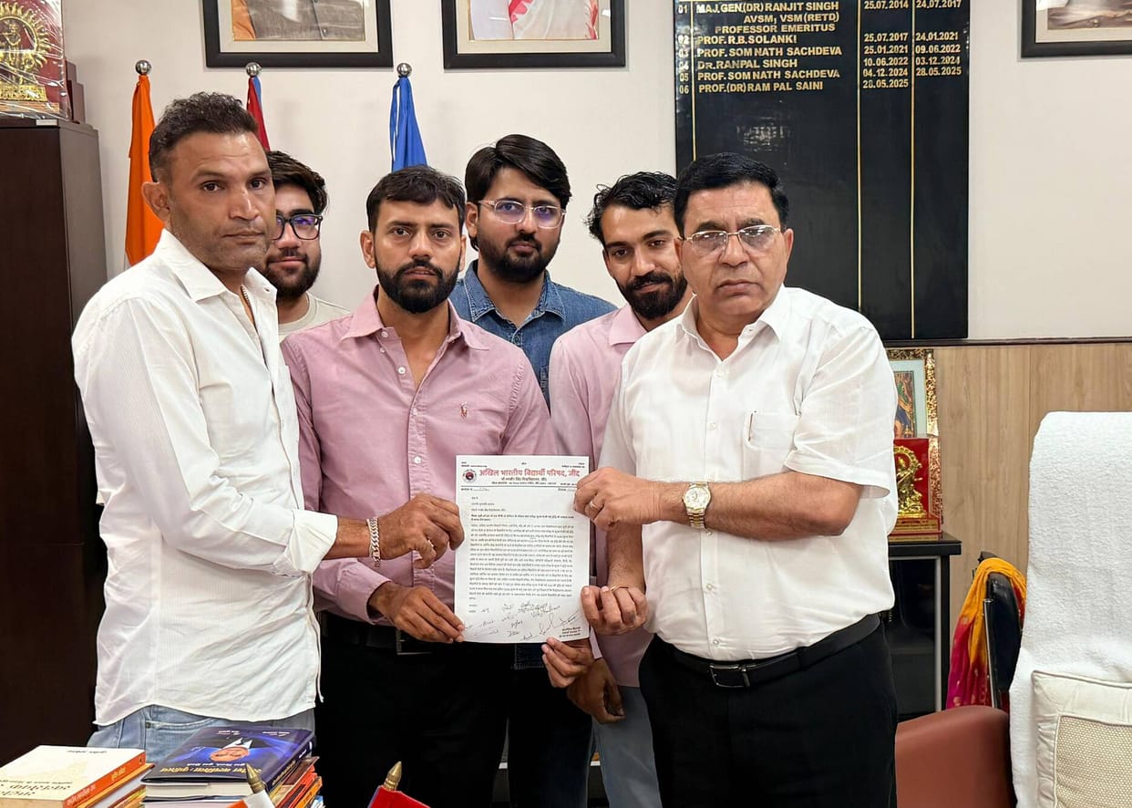 ABVP raised the demand to buy new AC buses in place of the damaged ones and submitted a memorandum.
