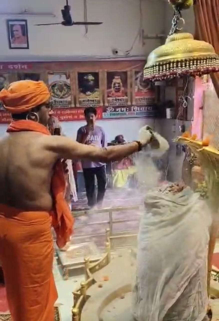 The divine Bhasma Aarti will be held at Narmadeshwar Mahalingam on July 12 and 26.