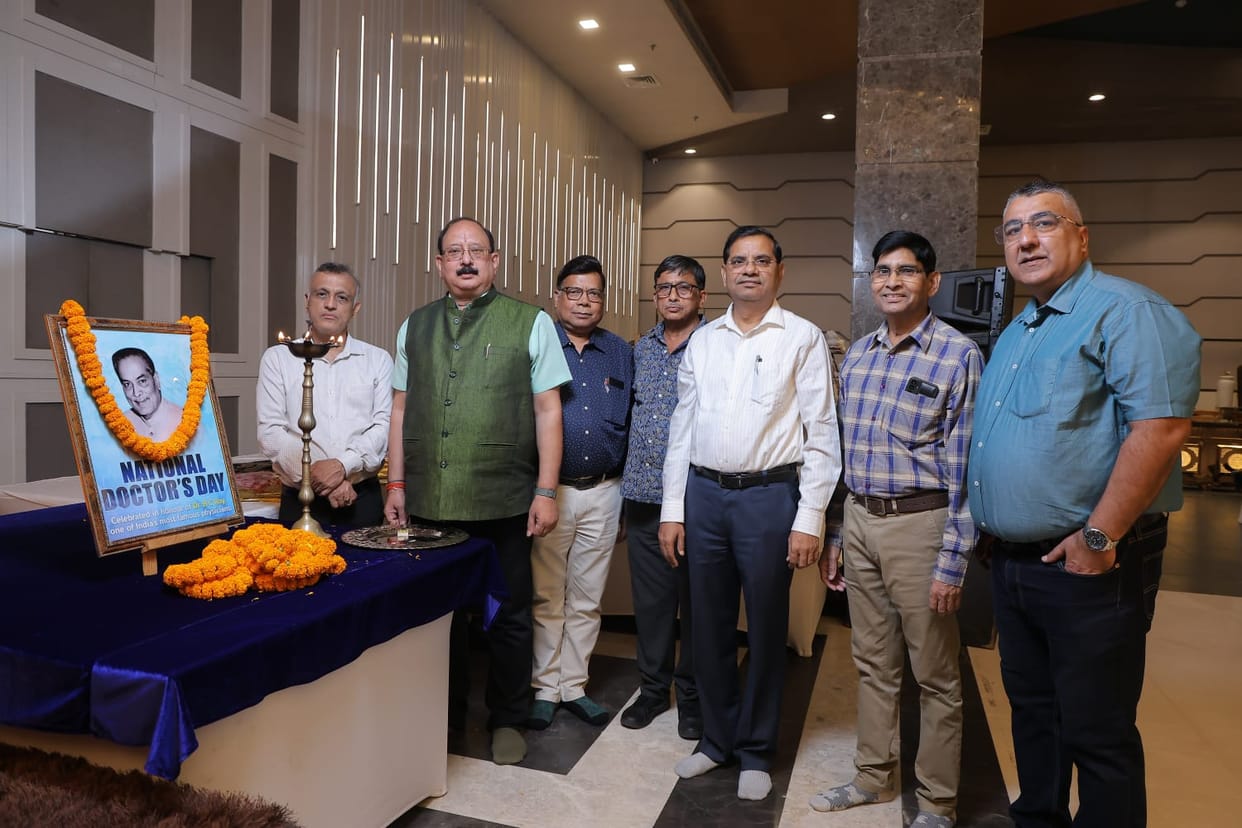 Posthumous Lifetime Achievement Award conferred upon Dr. Asthana and Dr. Rastogi.