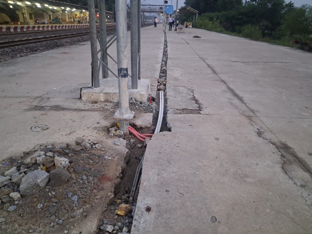 Pit left dug in the middle of the platform; risk of accidents increases.