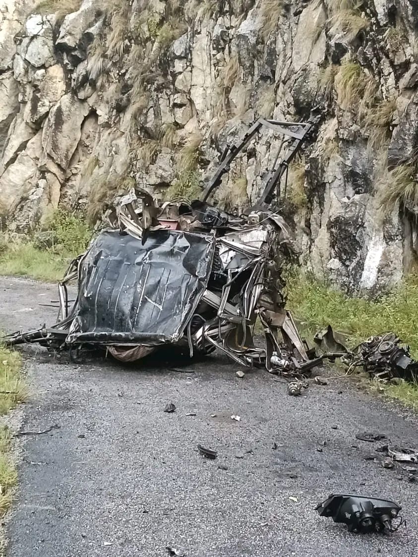 Bolero Camper falls into a gorge on the Chaura-Chhota Kamba link road