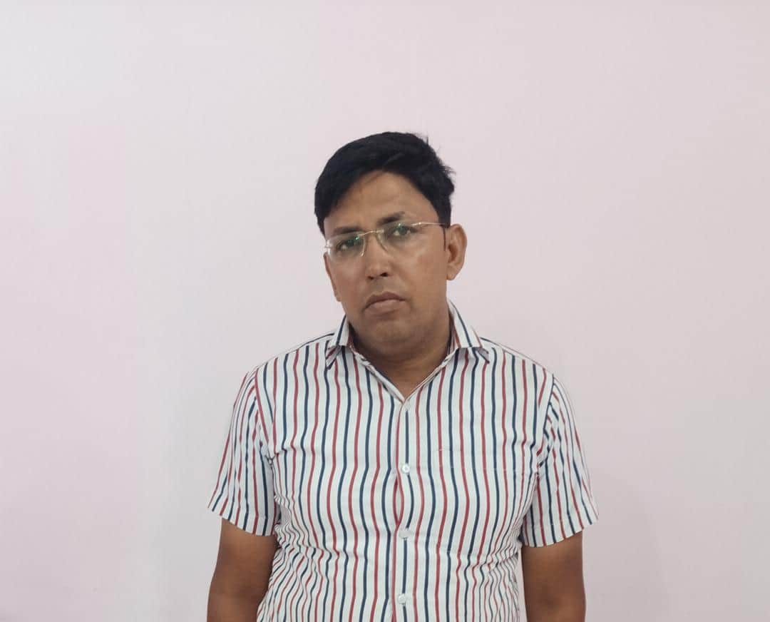 Lokayukta action in Shahdol: Medical Officer arrested red-handed while accepting a bribe of ₹5,000.