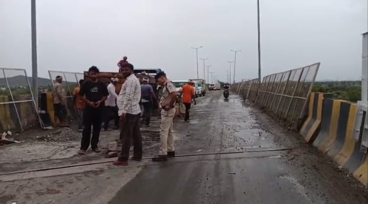 Traffic suspended due to railway flyover repairs.