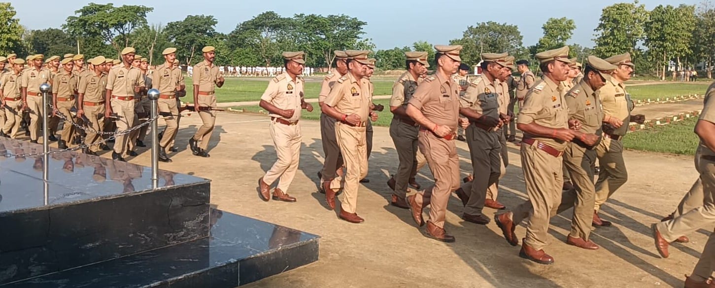 फोटो-3- पुलिस लाइन में दौड़ लगाते पुलिसकर्मी। स्रोत विभाग