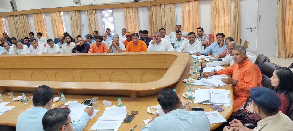 Illegal dhabas and shops to be removed from the 152-D Green Corridor.