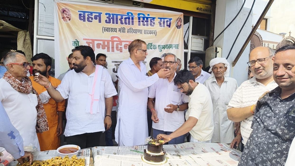 Party workers celebrated Minister Aarti Rao's birthday.