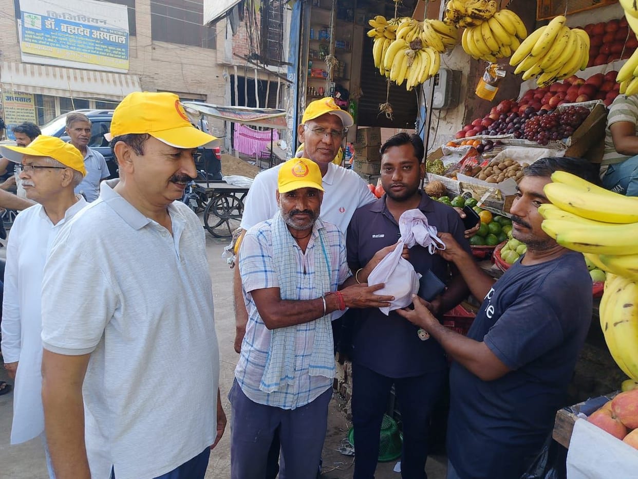 War on Plastic: Shailaja Distributed 8,000 Jute Bags Over Seven Years