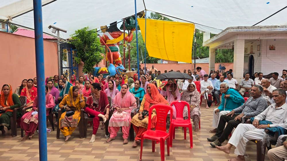 ग्राम पंचायत बगवाड़ा में ग्राम सभा में उपस्थित ग्रामीण। स्रोत : जागरूक पाठक