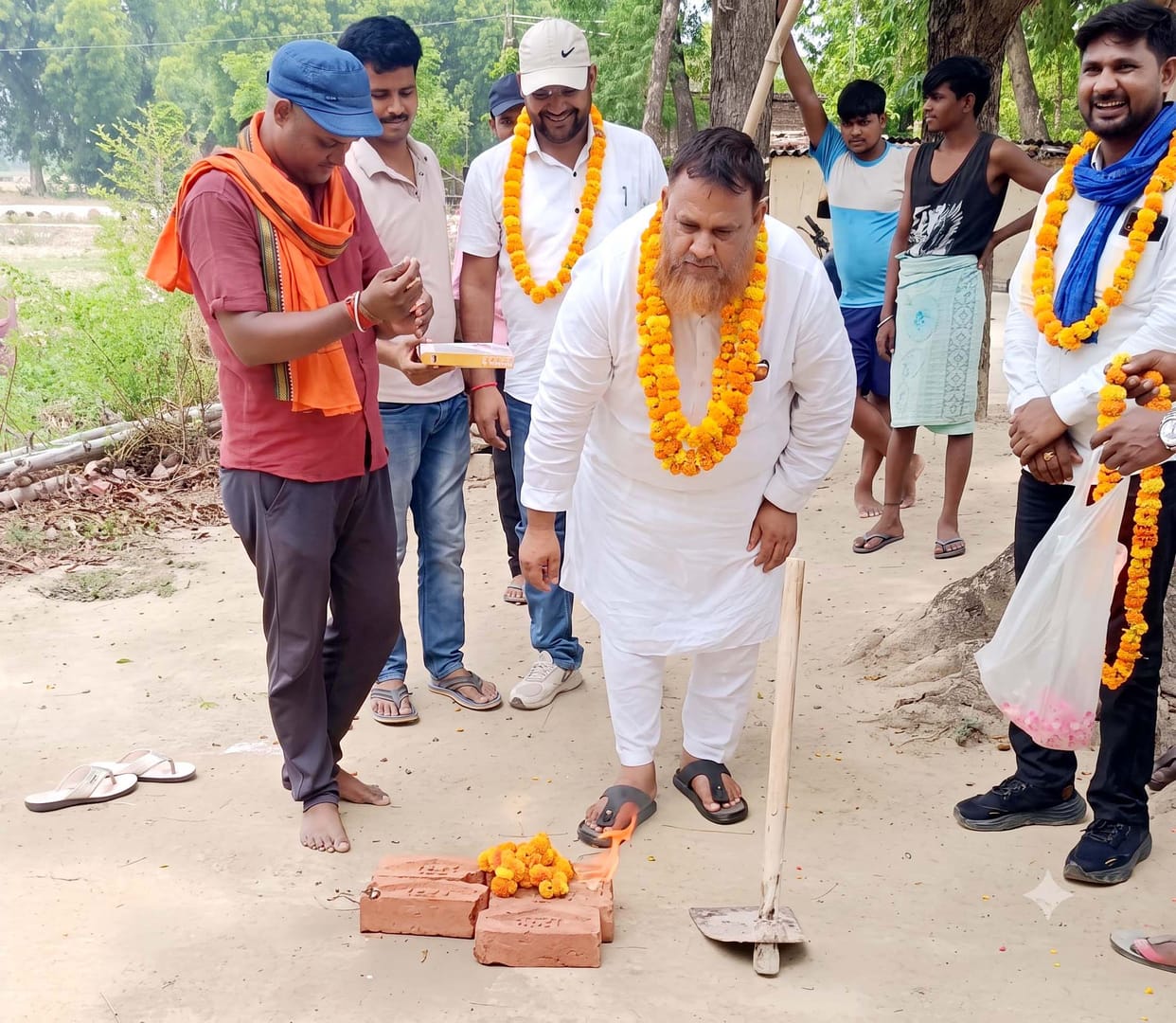 Foundation stone laid for drain to be constructed at a cost of Rs 24.78 lakh in Hariav