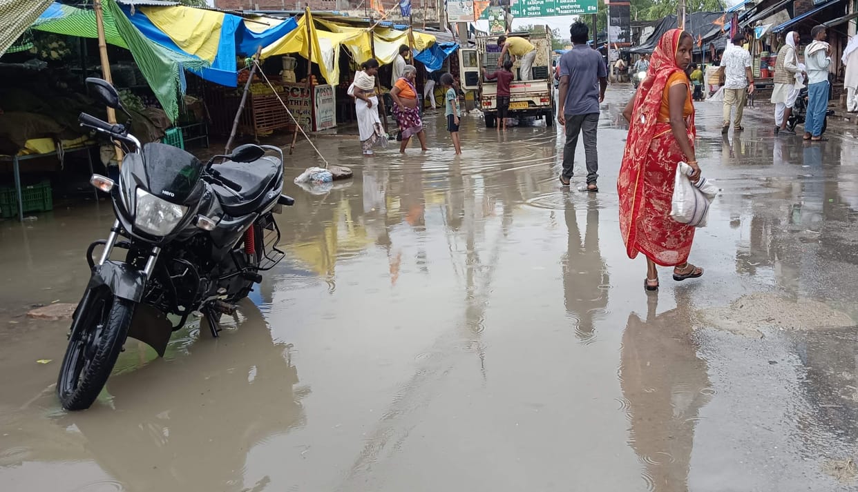 Rain accompanied by thunder and lightning brings relief from the heat.