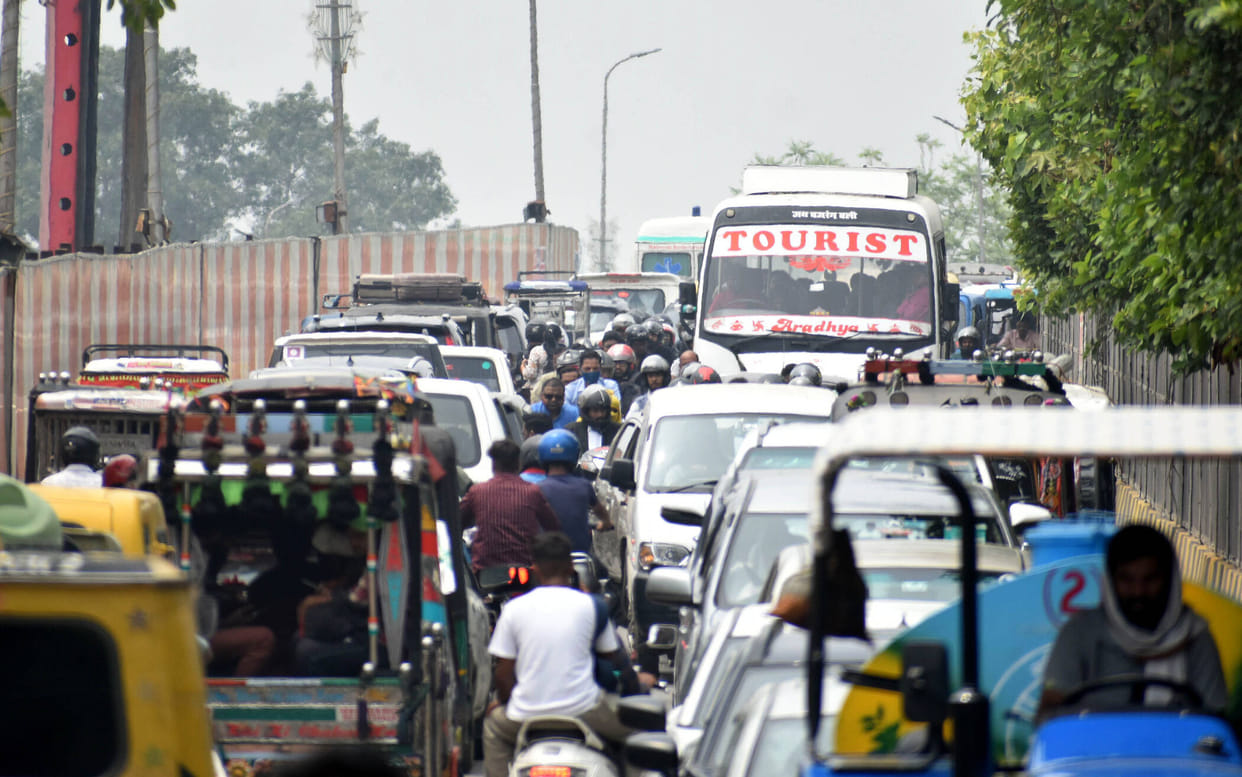 Roads crippled by traffic jams; no visible impact of the congestion-free plan.