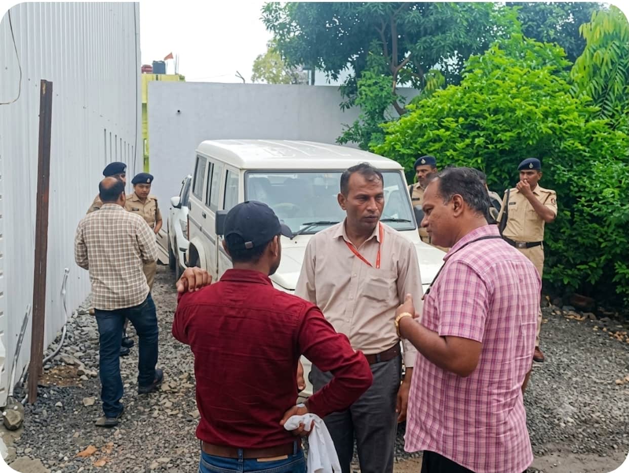 EOW's big action: Retired municipal officer's house raided early in the morning