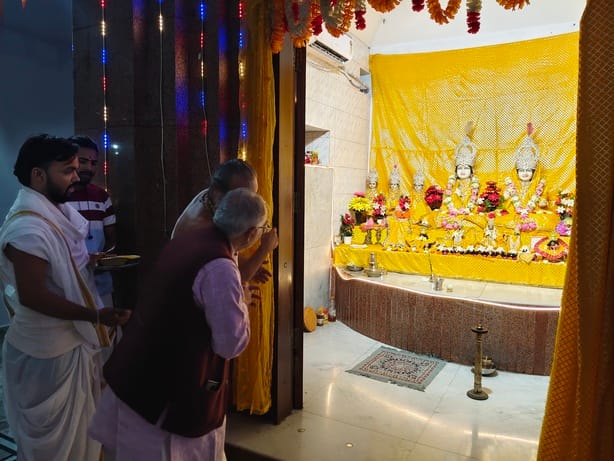 Supreme Court Justice offered prayers at the Ram-Janaki temple.