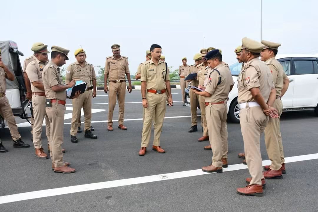 Kanwar Yatra: Separate lane for Kanwariyas at Phaphunda Cut; traffic diversion for vehicles.