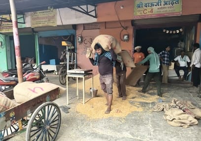 Maize selling below MSP; farmers being fleeced.