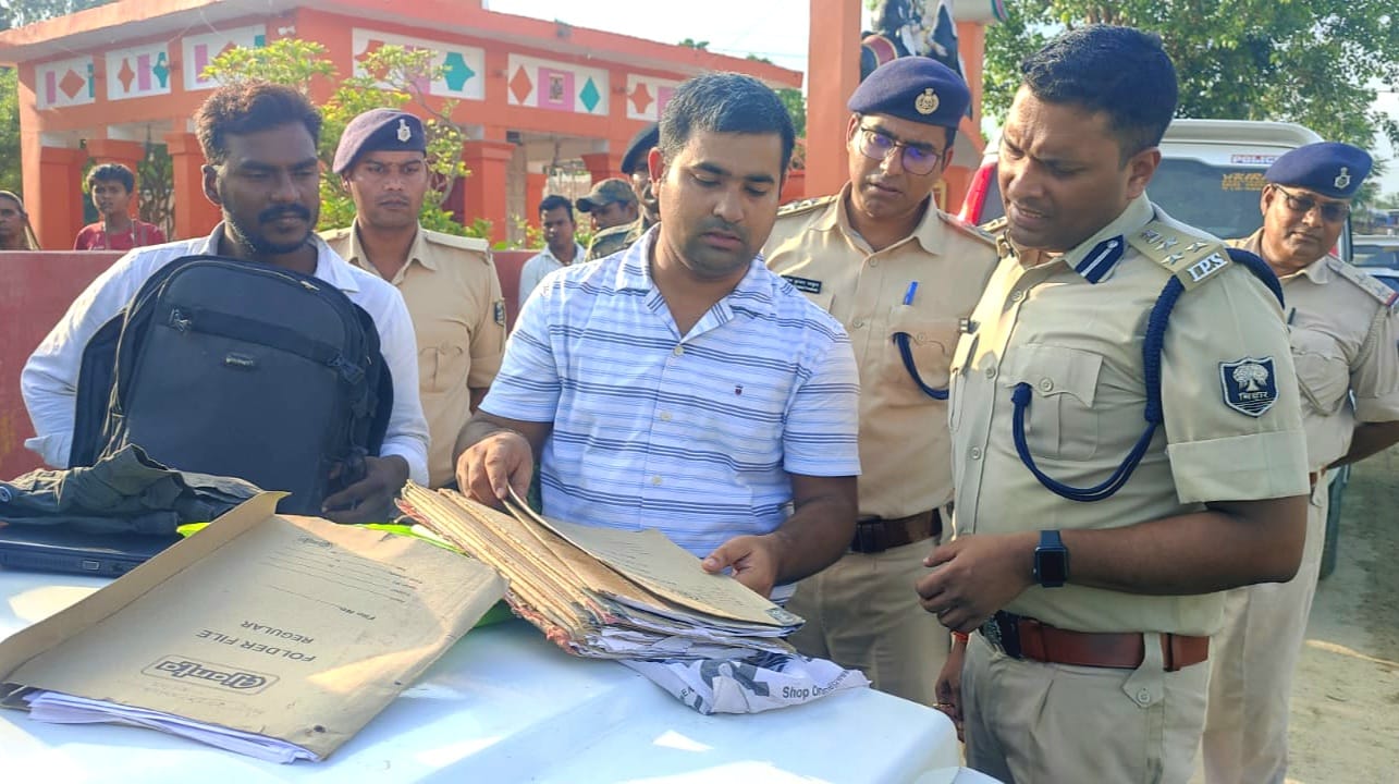 मामले की जांच करते डीआईजी डॉक्टर कुमार आशीष