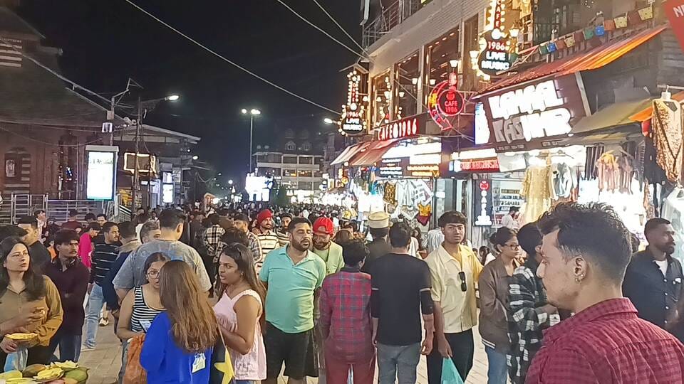 Tourist numbers in Manali are now starting to decline; the off-season has begun.