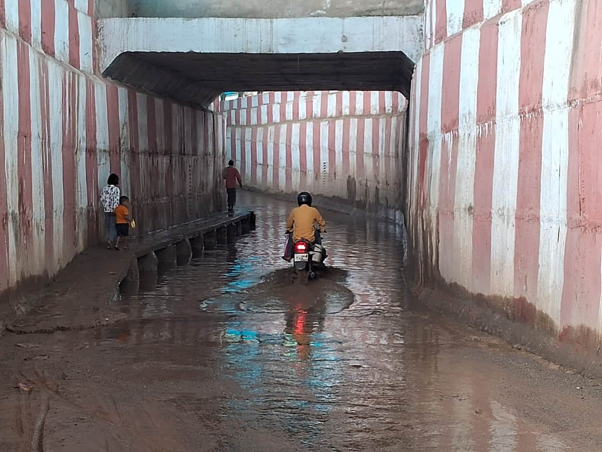 Rainwater remained accumulated on the roads leading to Vindhyachal even after 12 hours.
