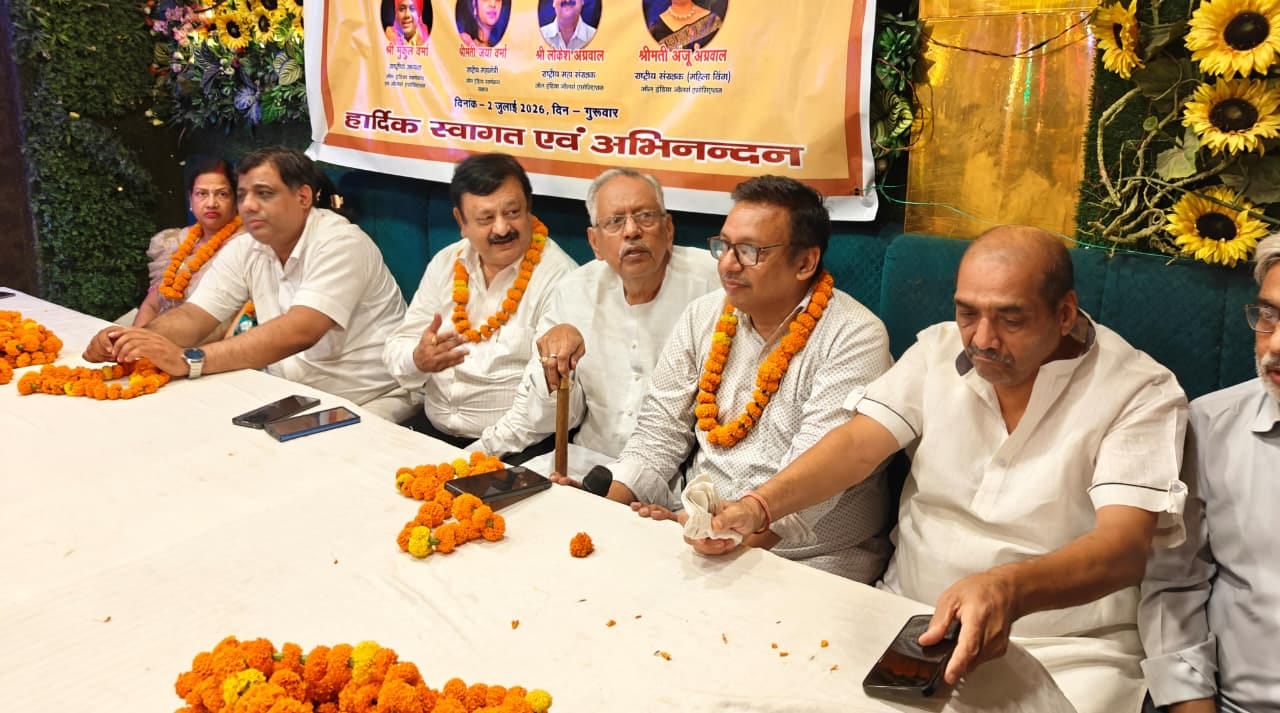 ऑल इंडिया स्वर्णकार समाज और एसोसिएशन की बैठक में मंचासीन अतिथि। संवाद