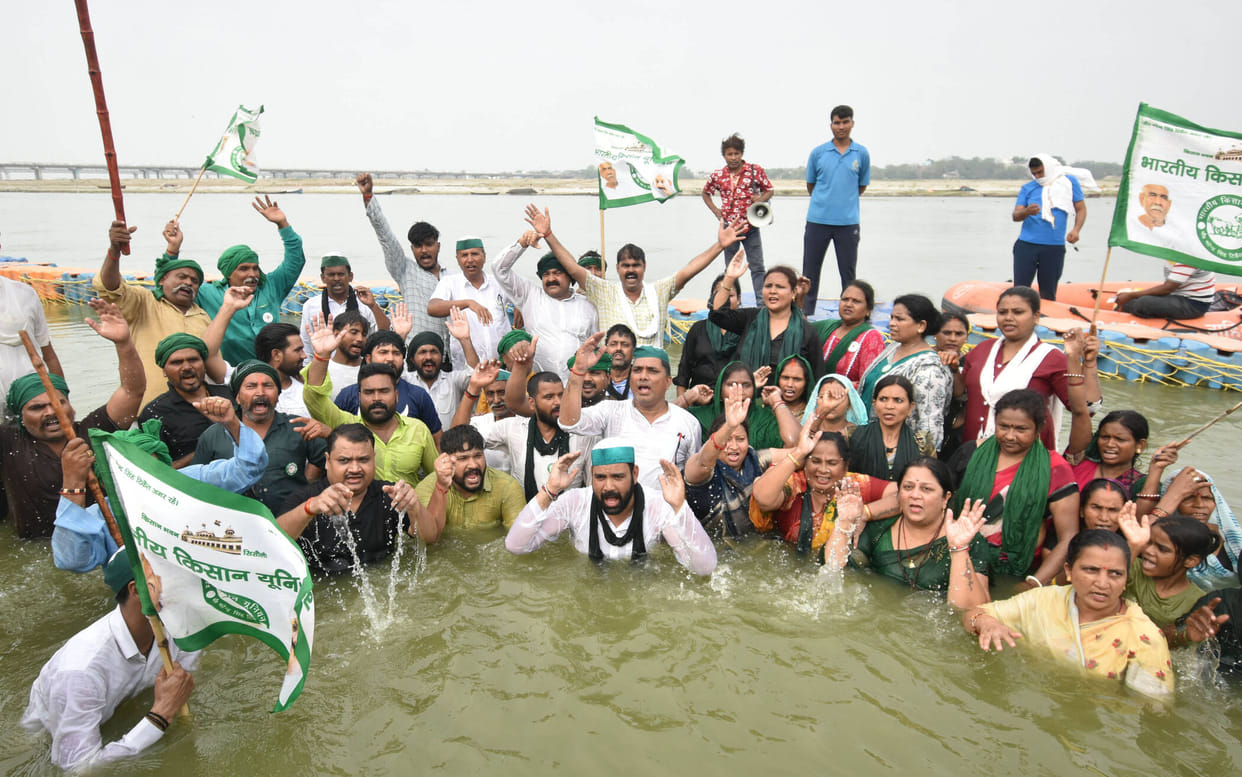 Farmers launched a 'Jal Satyagraha' at the Sangam.
