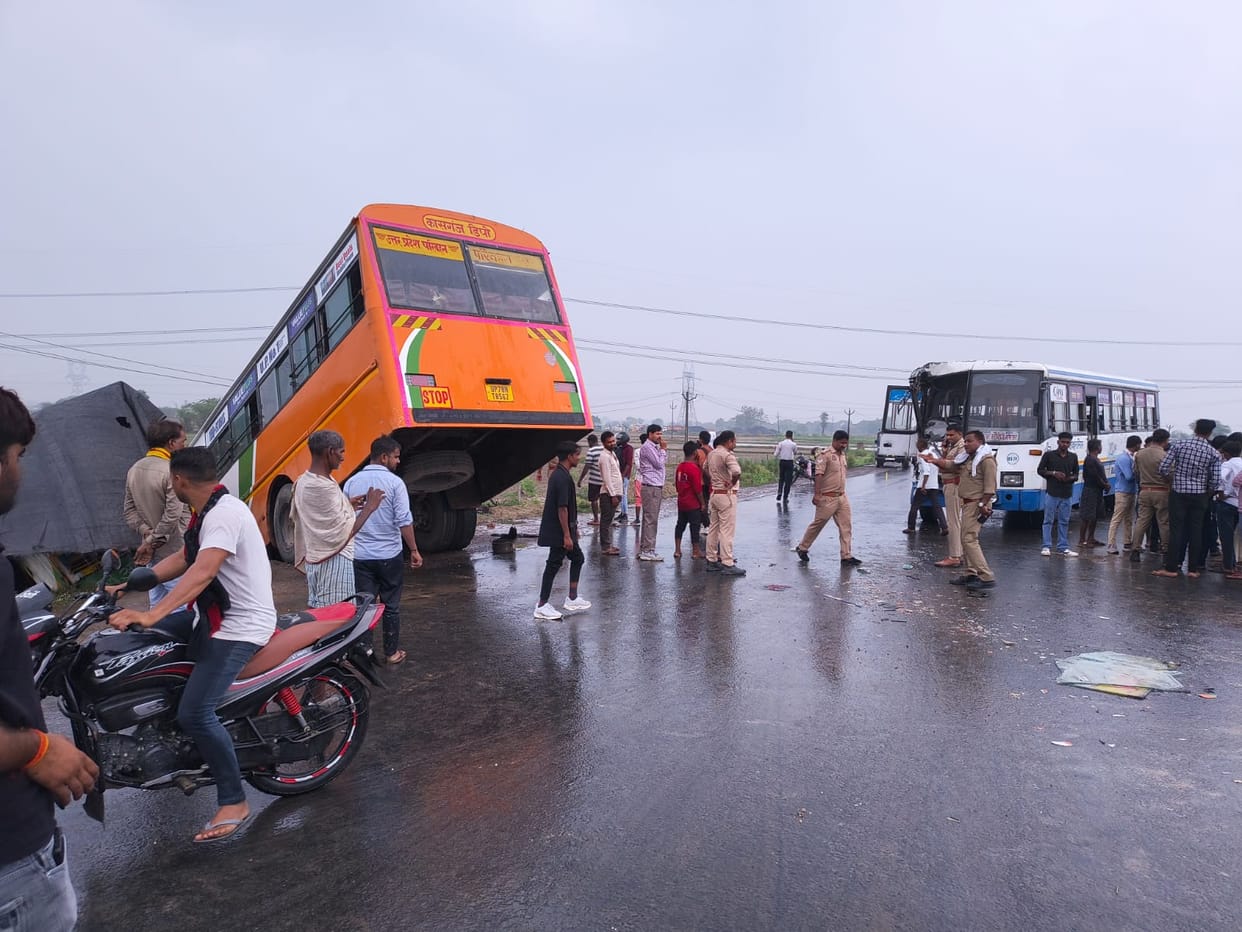 Roadways buses collide while trying to avoid a Max vehicle; 10 passengers injured.